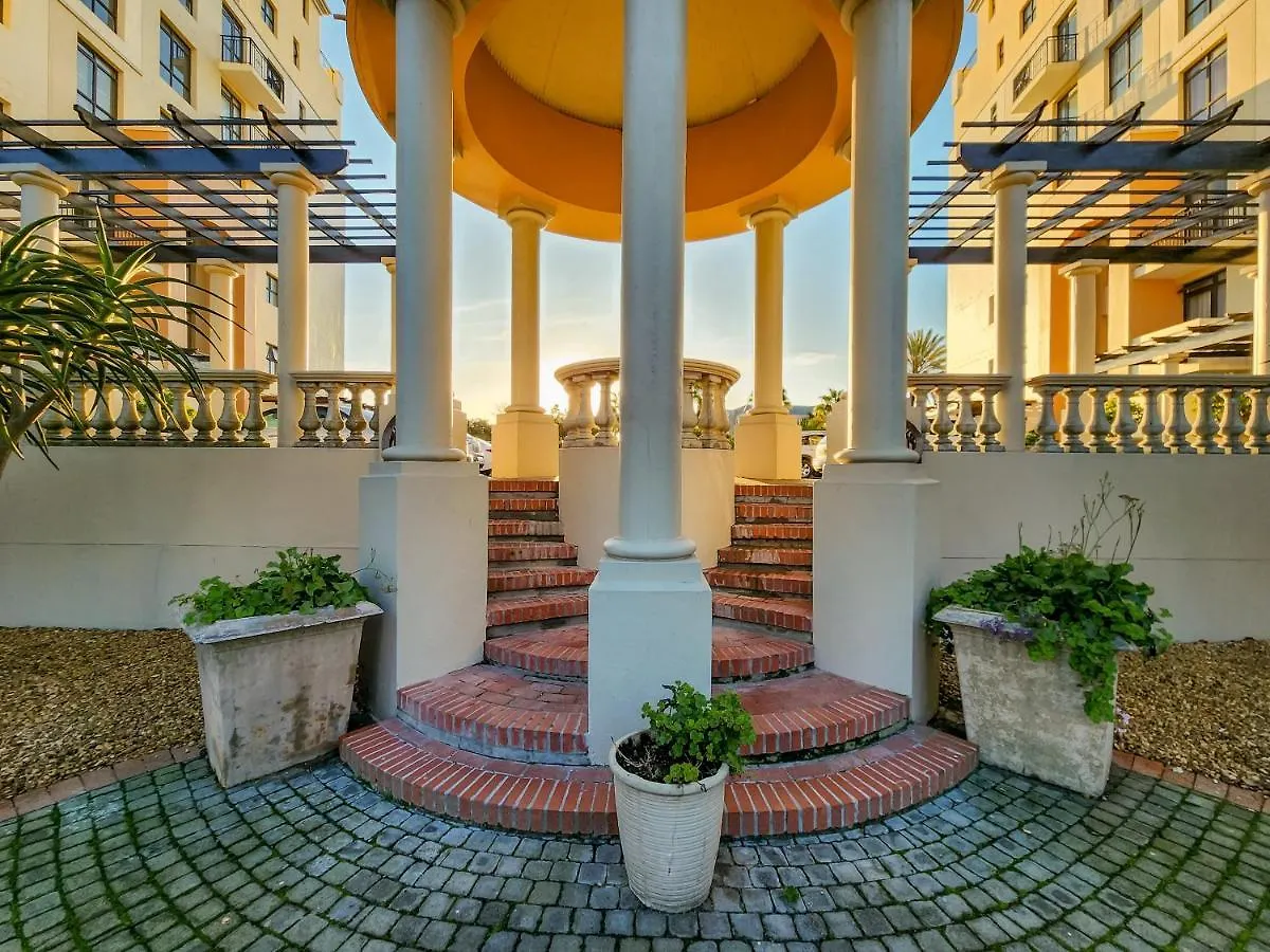 Pool, Gym, Self Check-In,Parking Apartment Cape Town